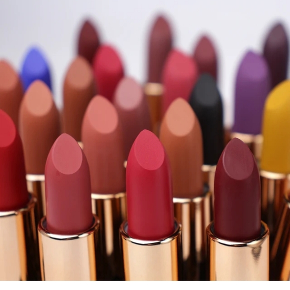 Janiah'z beauty & essentials matte lip stick - Picture 2 of 7